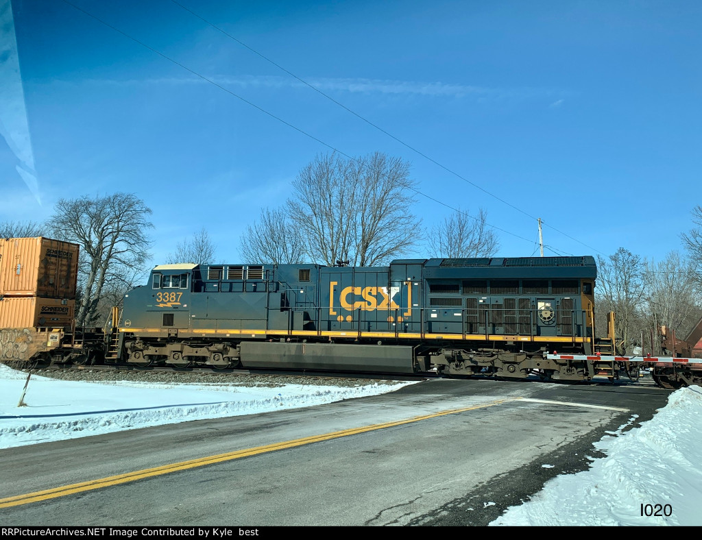 CSX 3387 on I020